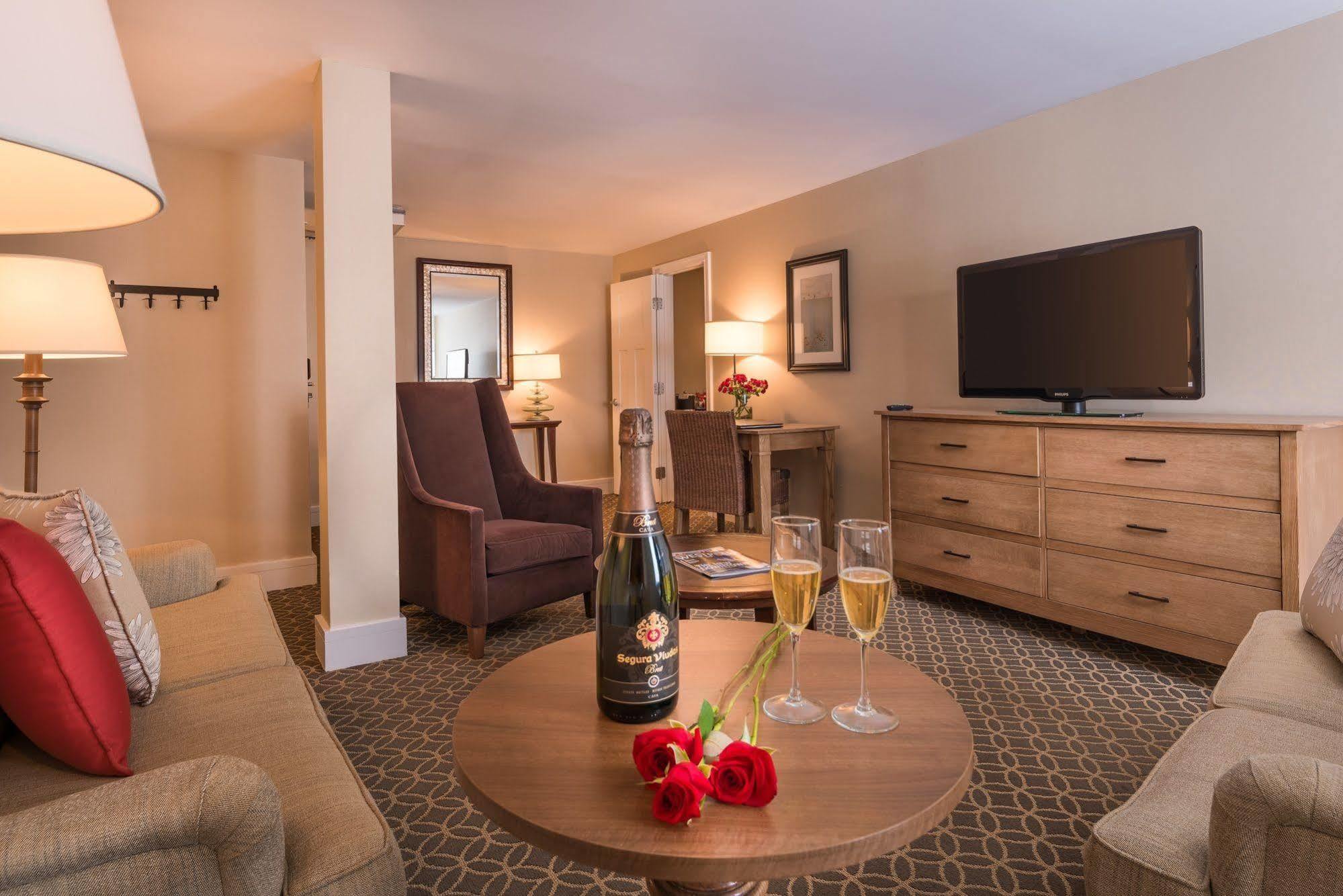 The Westport Inn, An Ascend Hotel Collection Member Экстерьер фото