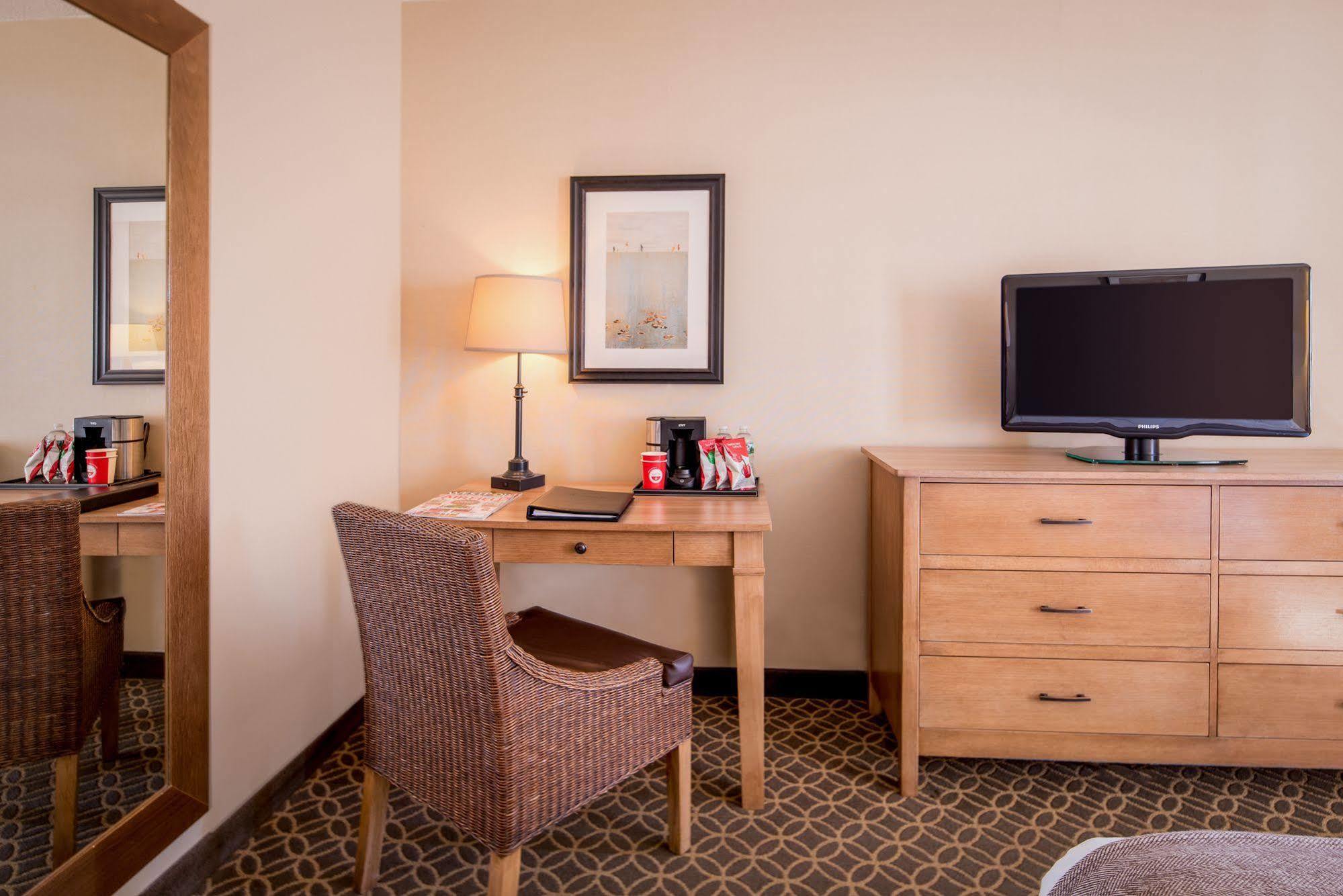 The Westport Inn, An Ascend Hotel Collection Member Экстерьер фото